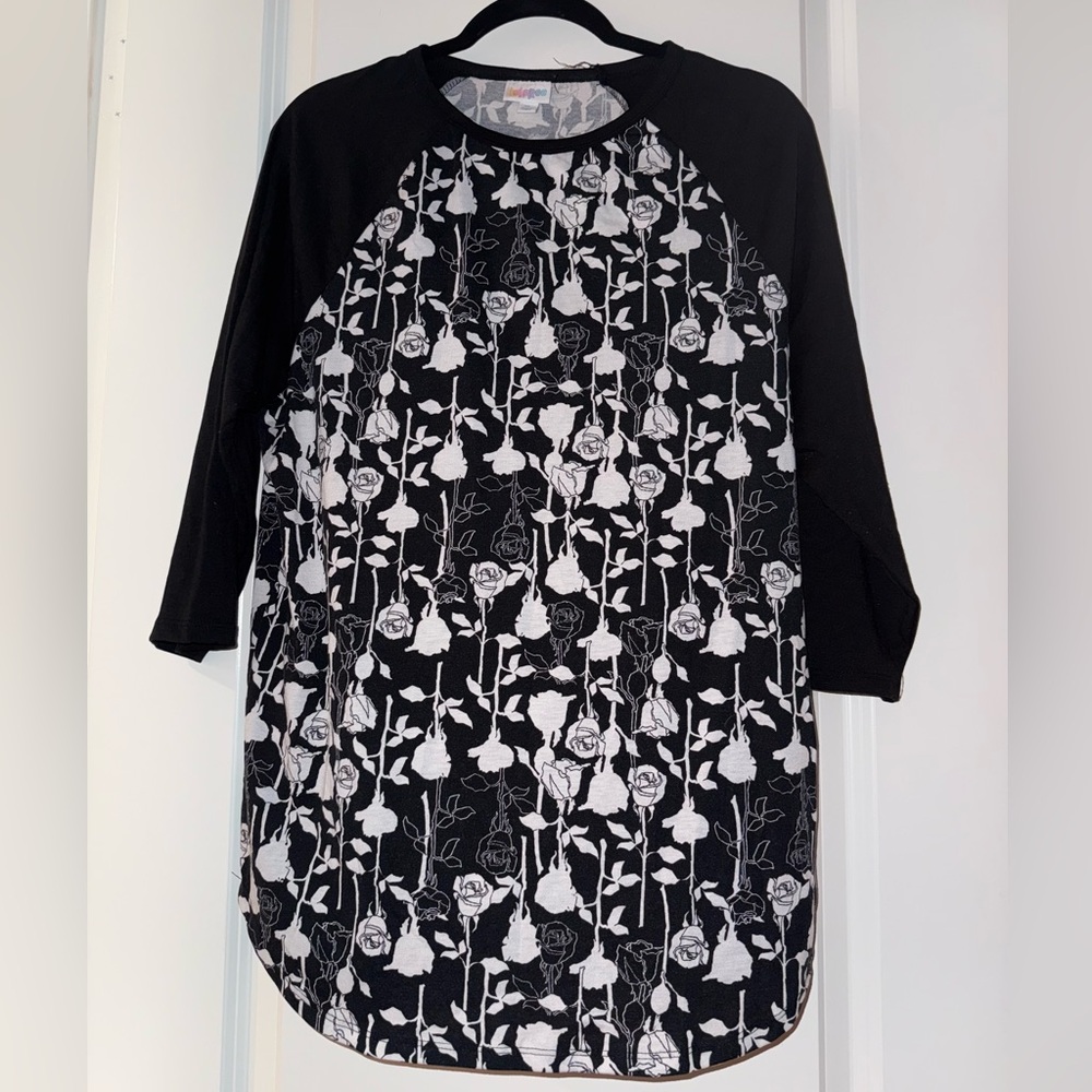 LuLaRoe XL Randy w/ Black & White Roses Top Baseball 3/4 Sleeves